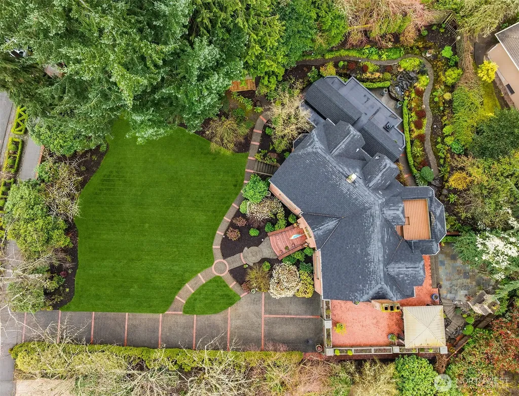 3333 43rd Avenue NE Seattle WA 98105