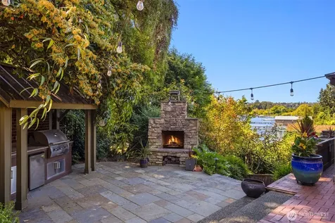 3333 43rd Avenue NE Seattle WA 98105