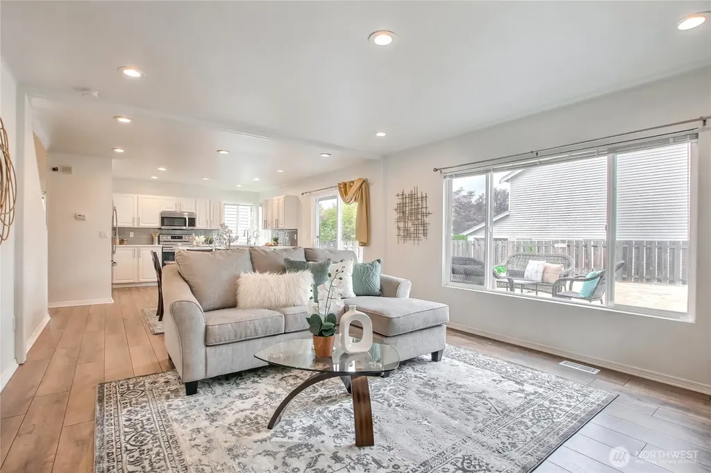 24240 SE 10th Place Sammamish WA 98075
