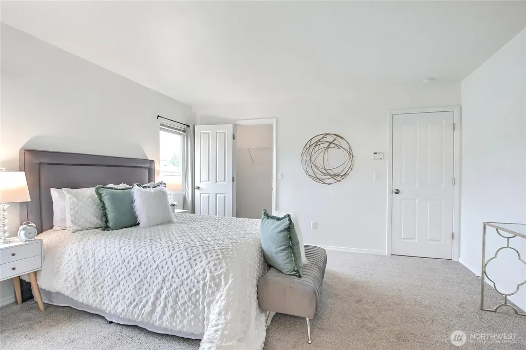 24240 SE 10th Place Sammamish WA 98075