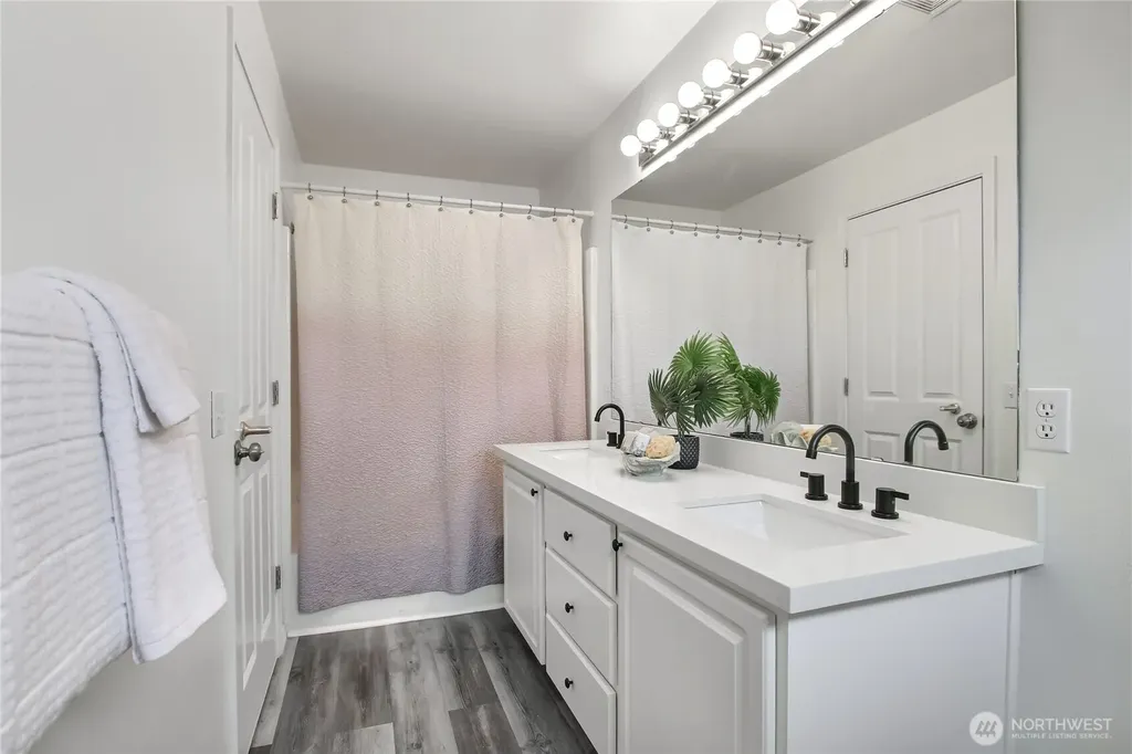 24240 SE 10th Place Sammamish WA 98075