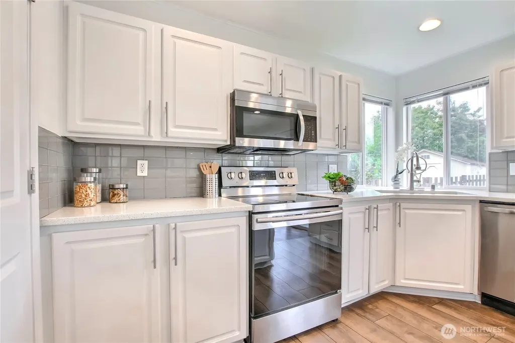 24240 SE 10th Place Sammamish WA 98075