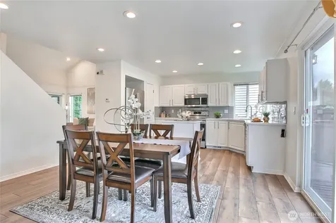 24240 SE 10th Place Sammamish WA 98075