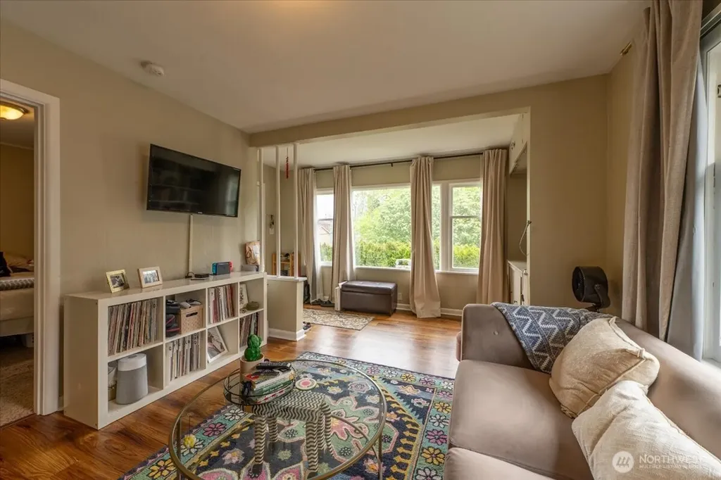7945 9th Avenue SW Seattle WA 98106