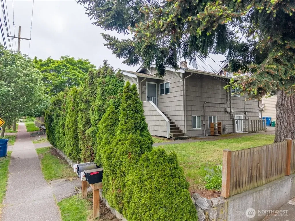 7945 9th Avenue SW Seattle WA 98106