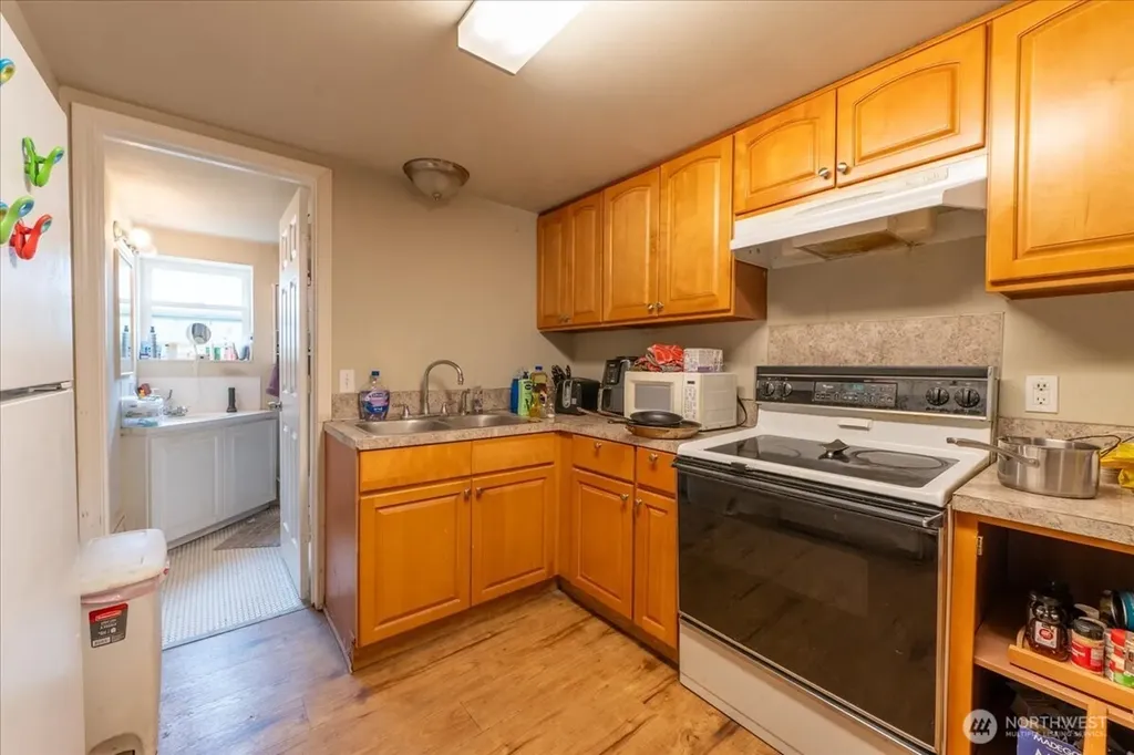 7945 9th Avenue SW Seattle WA 98106