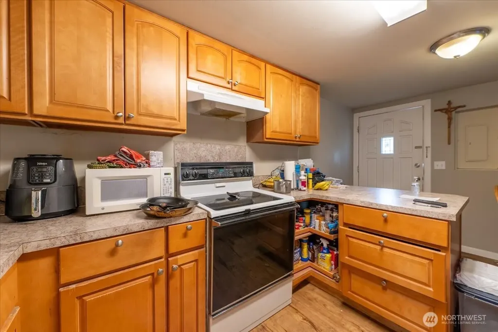 7945 9th Avenue SW Seattle WA 98106