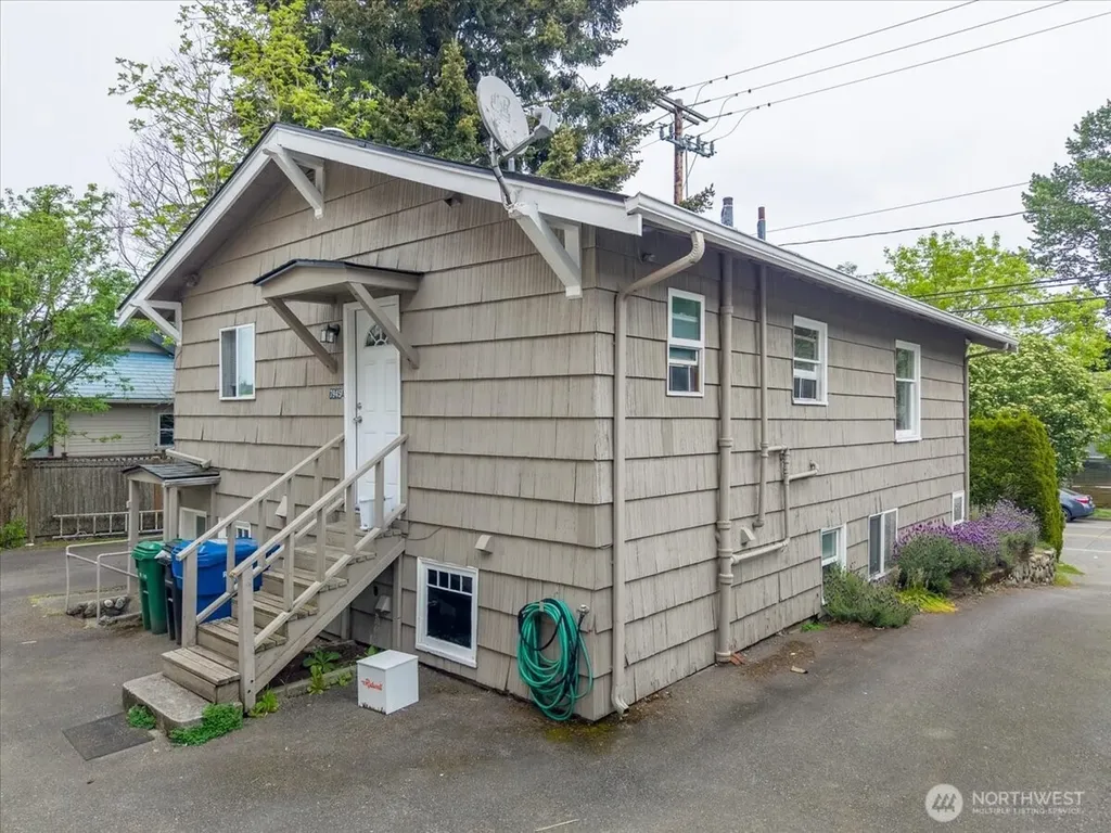 7945 9th Avenue SW Seattle WA 98106