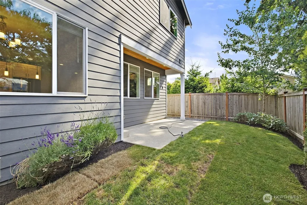 1208 170th St SW #A Lynnwood WA 98037