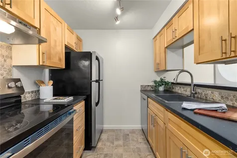 9484 Redmond-woodinville Road NE Redmond WA 98052