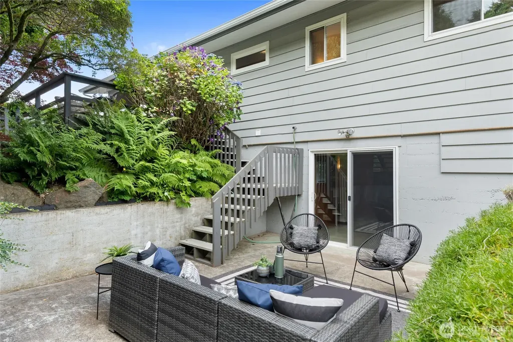 14630 4th Avenue S Burien WA 98168