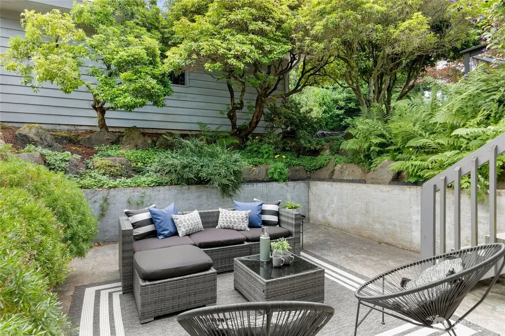 14630 4th Avenue S Burien WA 98168