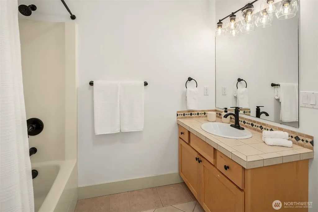 2322 NE 92nd Street Seattle WA 98115