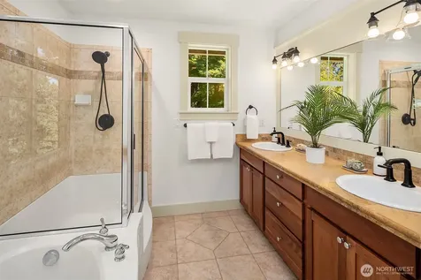 2322 NE 92nd Street Seattle WA 98115