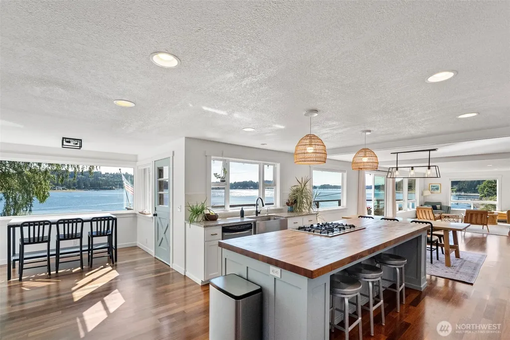 6139 Cromwell Dr NW Gig Harbor WA 98335