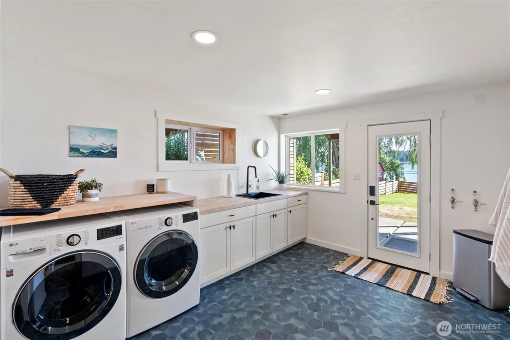 6139 Cromwell Dr NW Gig Harbor WA 98335