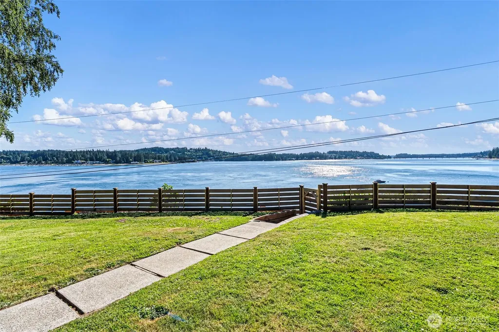 6139 Cromwell Dr NW Gig Harbor WA 98335
