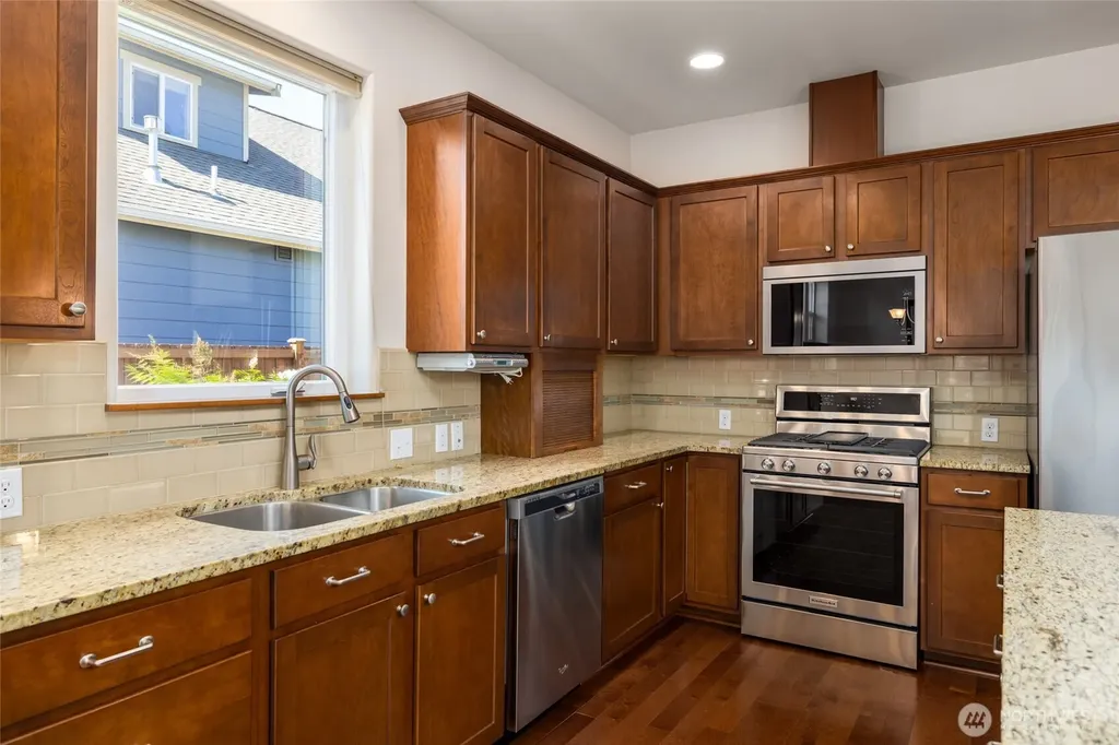1894 Silver Loop Mount Vernon WA 98274