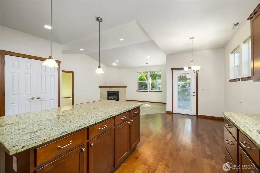 1894 Silver Loop Mount Vernon WA 98274