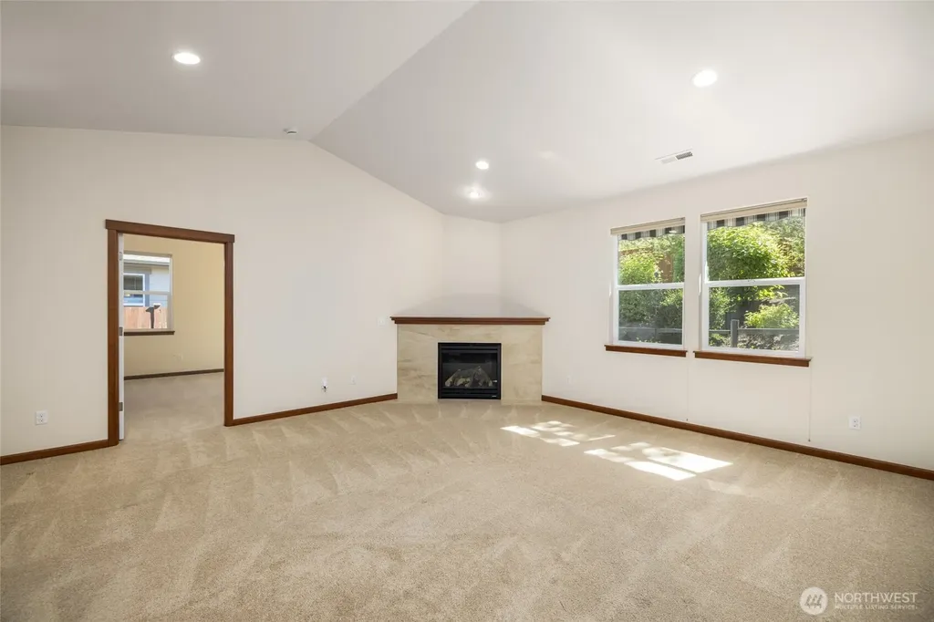 1894 Silver Loop Mount Vernon WA 98274