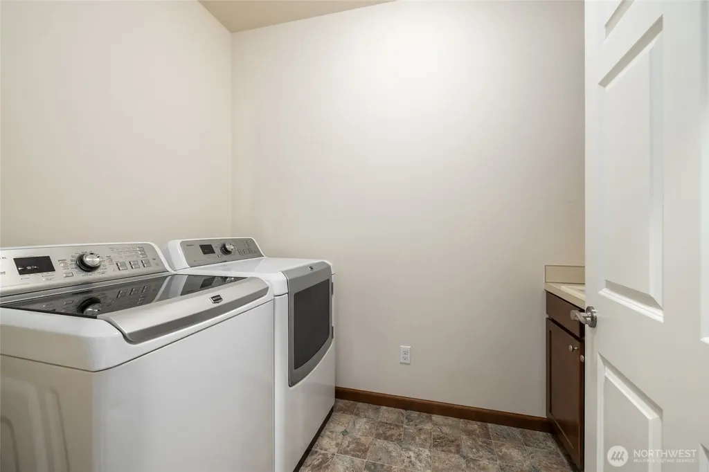 1894 Silver Loop Mount Vernon WA 98274