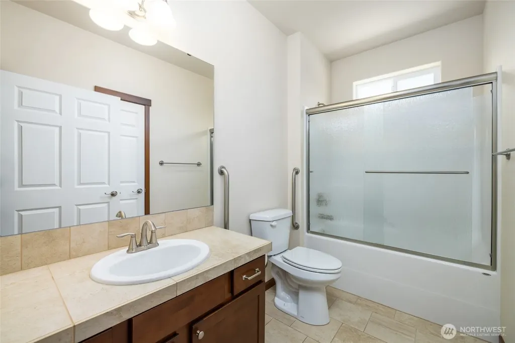 1894 Silver Loop Mount Vernon WA 98274