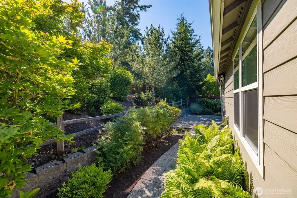 1894 Silver Loop Mount Vernon WA 98274