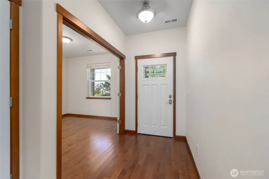 1894 Silver Loop Mount Vernon WA 98274