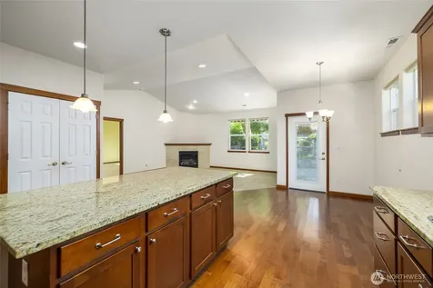 1894 Silver Loop Mount Vernon WA 98274