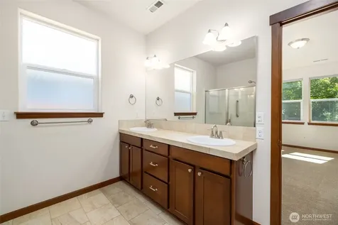 1894 Silver Loop Mount Vernon WA 98274