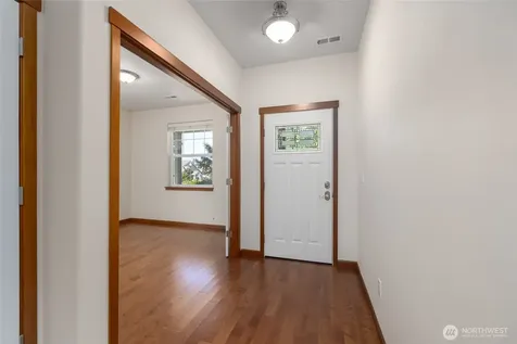 1894 Silver Loop Mount Vernon WA 98274