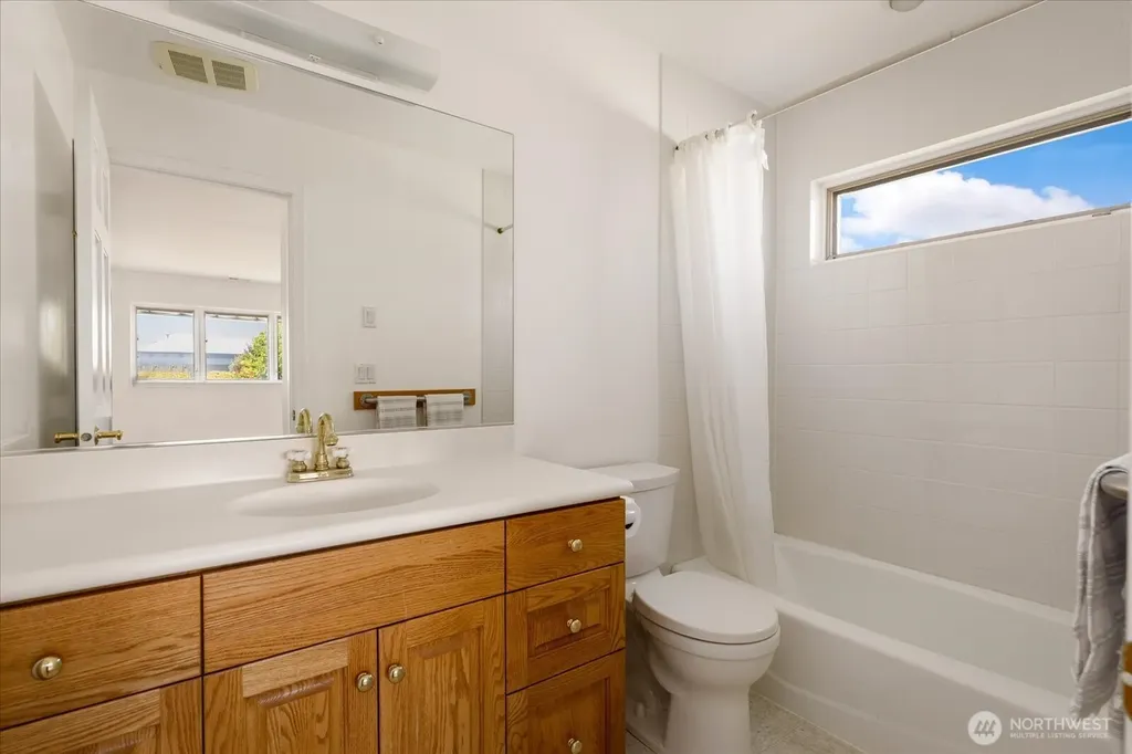 2169 Mariner Beach Drive Oak Harbor WA 98277