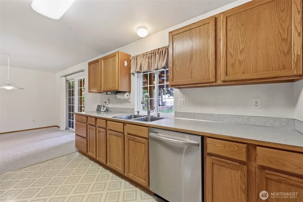 506 Nieland Loop SE Rainier WA 98576
