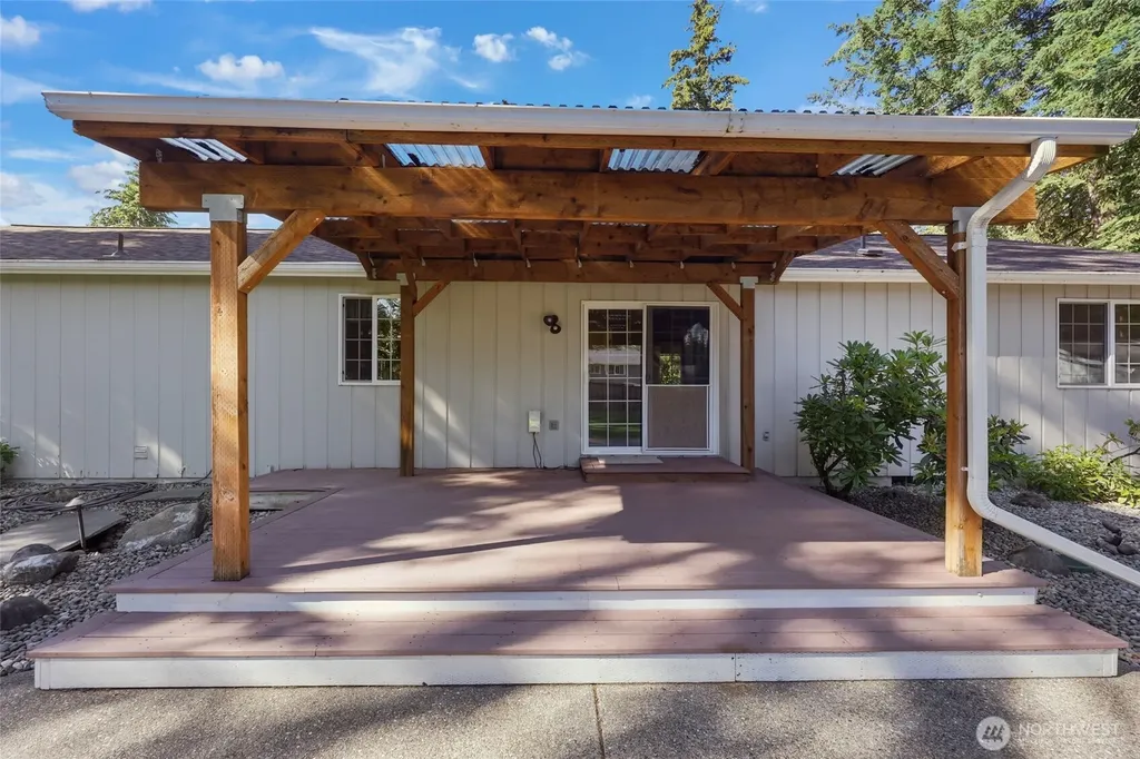 506 Nieland Loop SE Rainier WA 98576