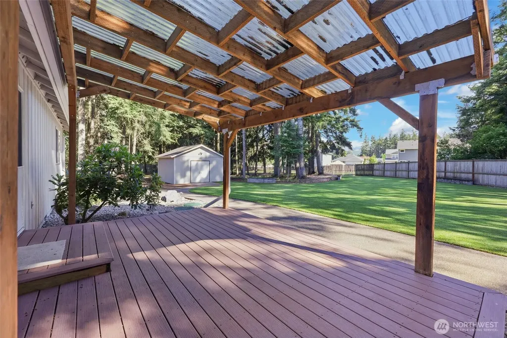 506 Nieland Loop SE Rainier WA 98576
