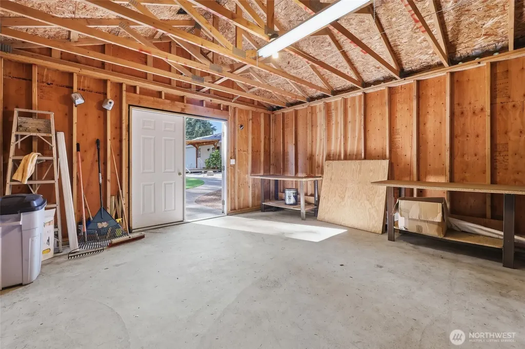 506 Nieland Loop SE Rainier WA 98576