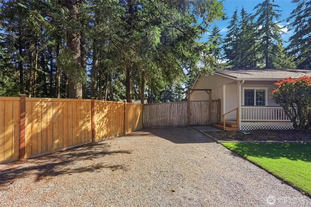 506 Nieland Loop SE Rainier WA 98576