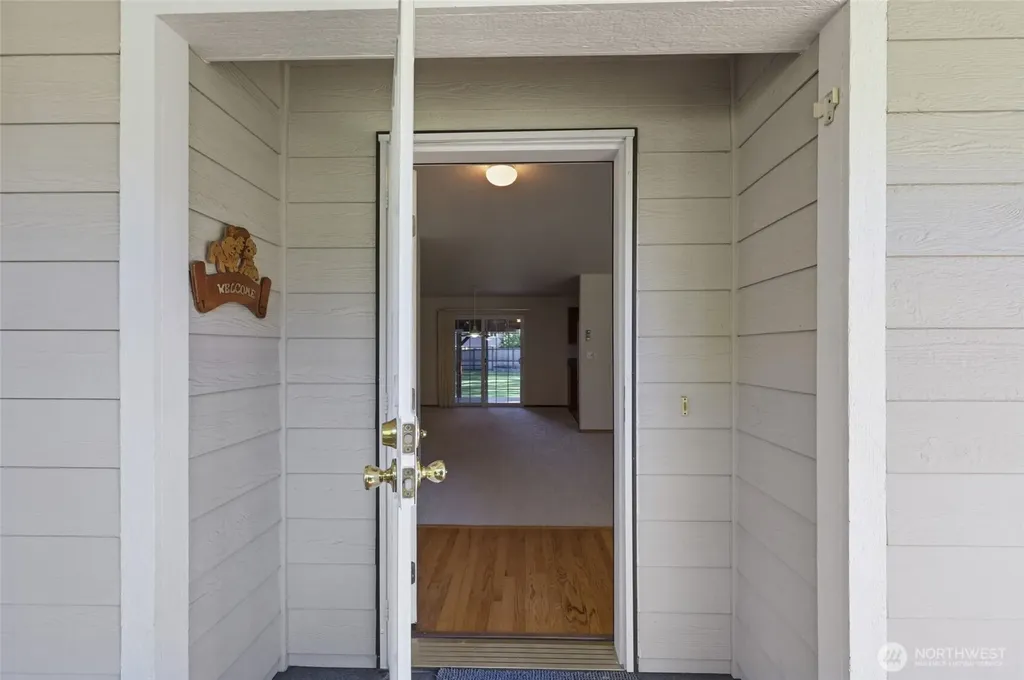 506 Nieland Loop SE Rainier WA 98576