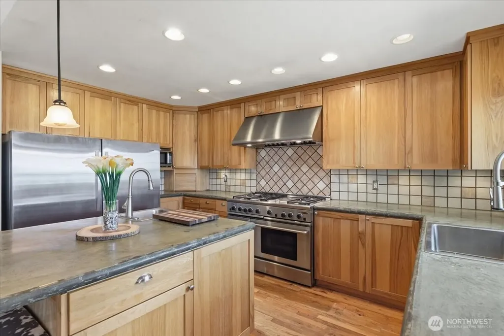 55212 Bay Area Drive Electric City WA 99123