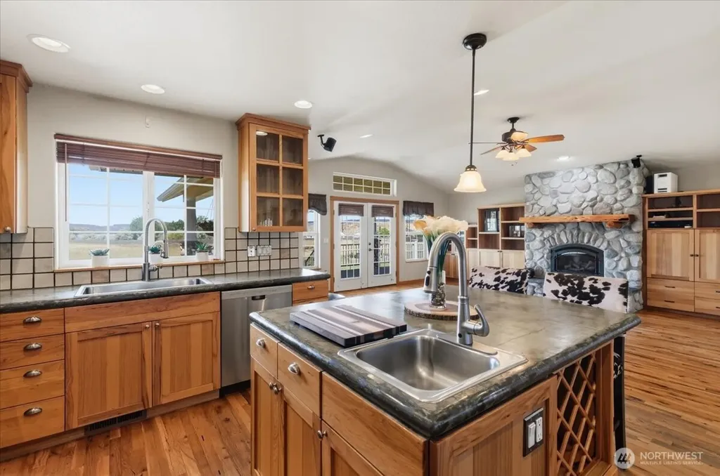 55212 Bay Area Drive Electric City WA 99123