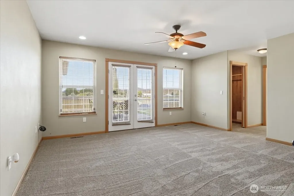 55212 Bay Area Drive Electric City WA 99123