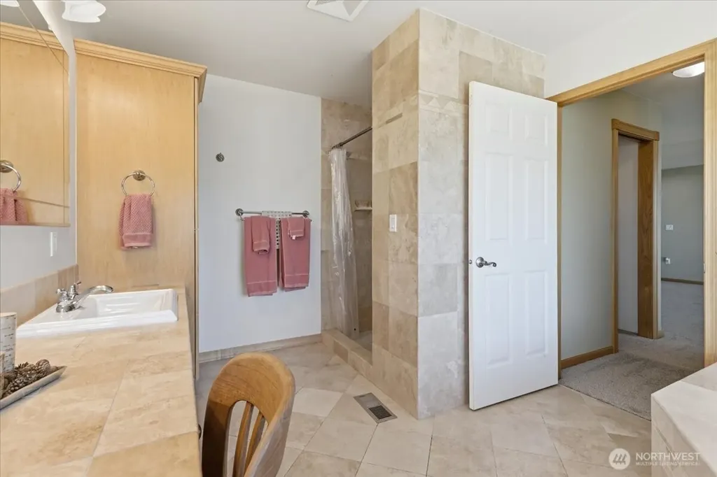 55212 Bay Area Drive Electric City WA 99123