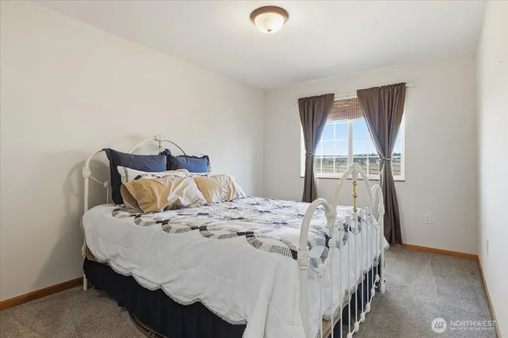 55212 Bay Area Drive Electric City WA 99123