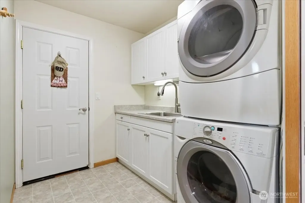 55212 Bay Area Drive Electric City WA 99123