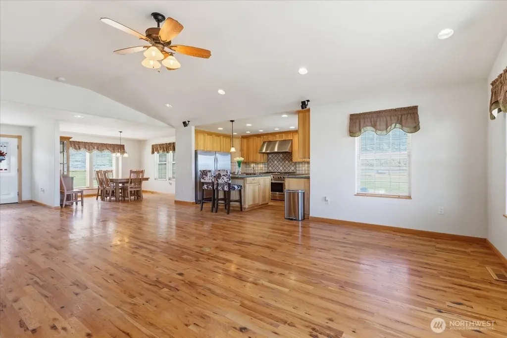 55212 Bay Area Drive Electric City WA 99123