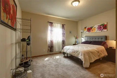 1014 E. 71st Street Court Tacoma WA 98404