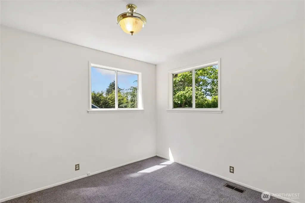 10045 10th Avenue SW Seattle WA 98146