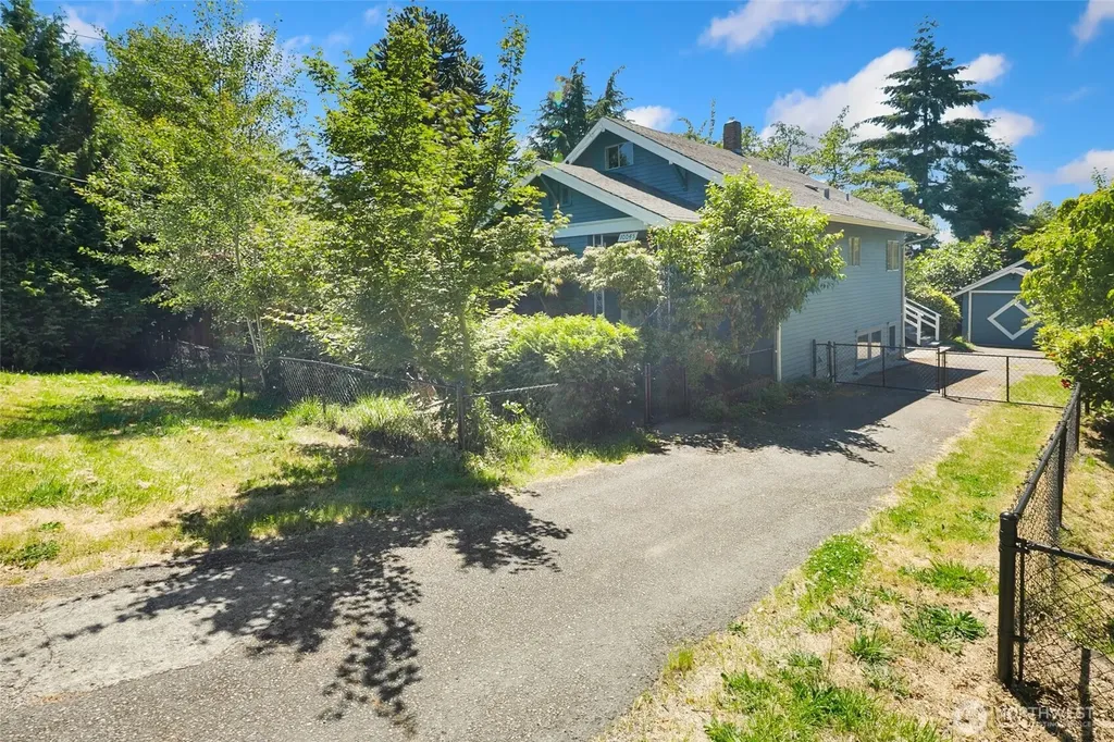 10045 10th Avenue SW Seattle WA 98146