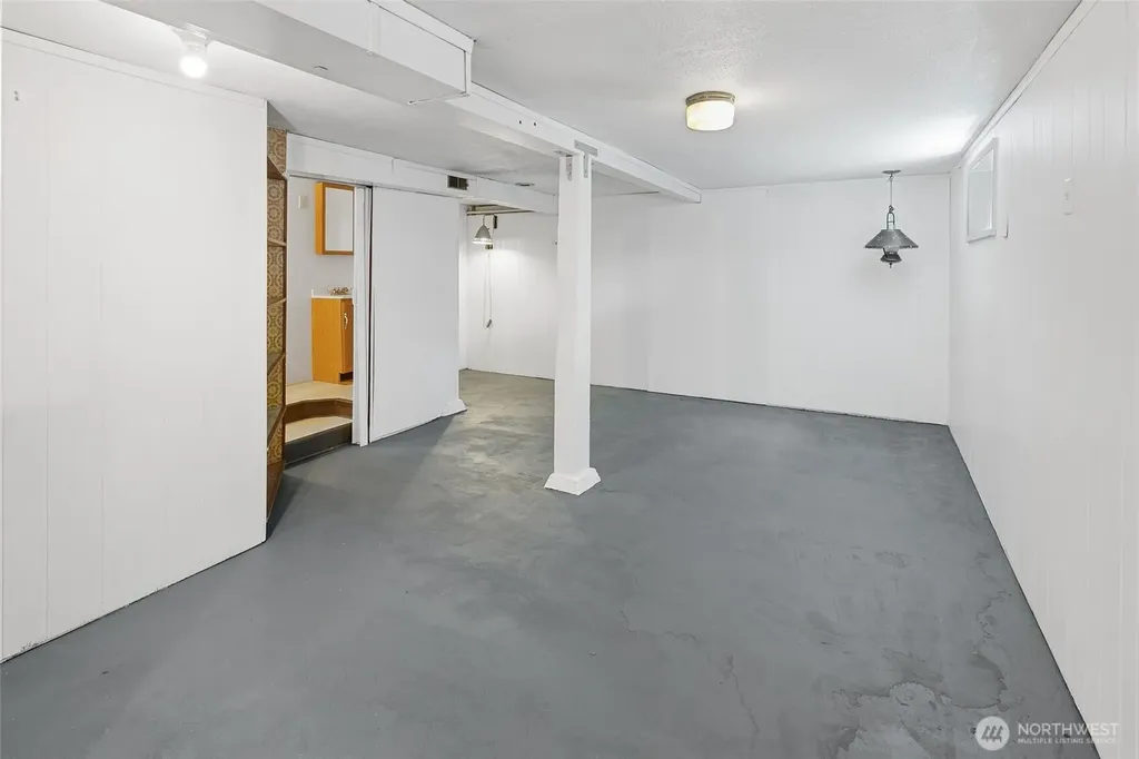 10045 10th Avenue SW Seattle WA 98146