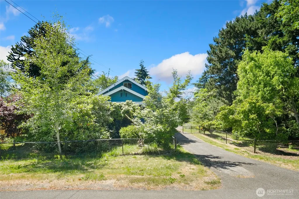 10045 10th Avenue SW Seattle WA 98146